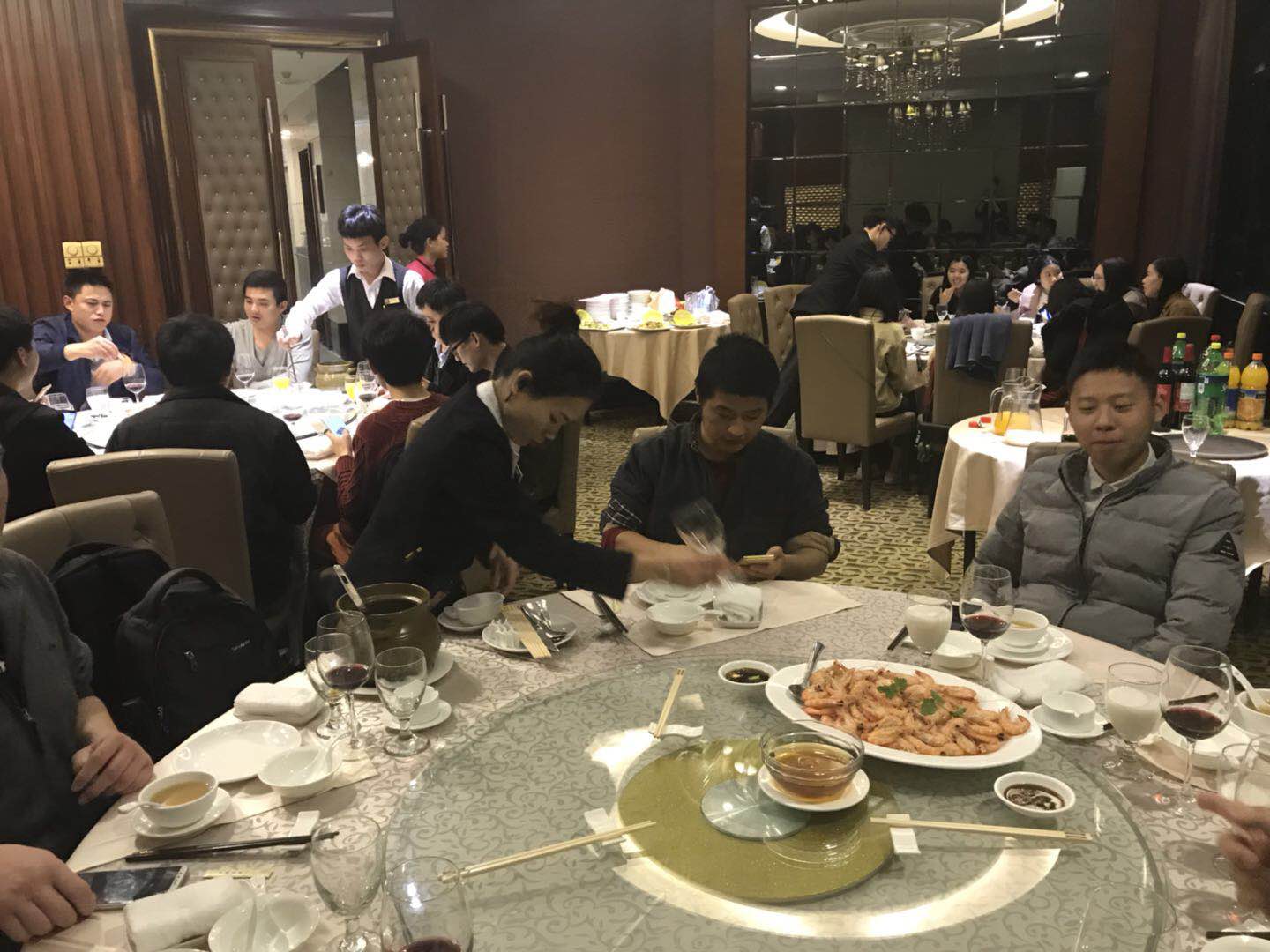 共進(jìn)晚宴